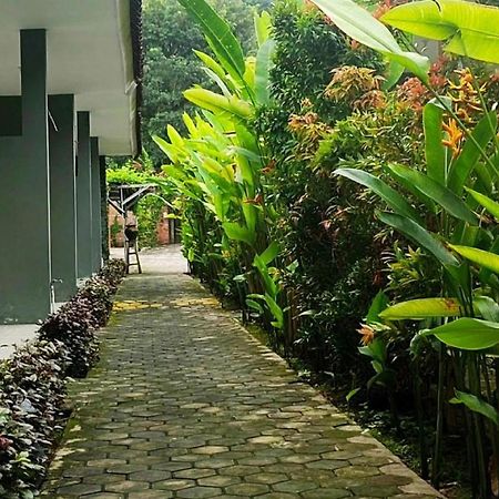 Oyo 2864 Mangsit Garden Homestay מראה חיצוני תמונה